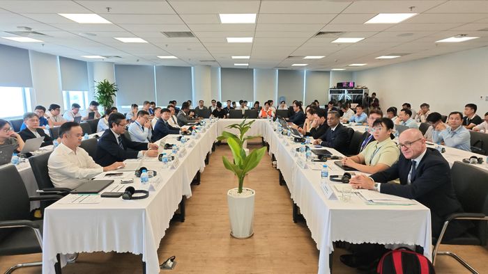 Các diễn giả tham dự Hội thảo quốc tế "Đường sắt - Trụ cột chiến lược cho chuyển đổi giao thông" do Trường Đại học Việt Đức (VGU) phối hợp cùng Quỹ Konrad-Adenauer-Stiftung (KAS) tổ chức ngày 3/9.