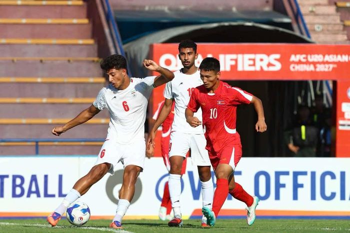 U20 Iran (áo trắng) thua đáng tiếc trước CHDCND Triều Tiên (Ảnh: Đoàn Ca).