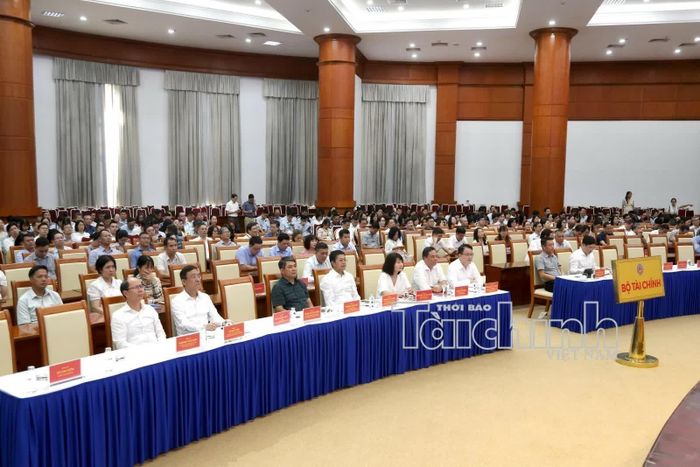 Các đại biểu tham dự tại điểm cầu Bộ Tài chính. Ảnh: Đức Minh