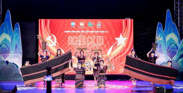 Những lời ca, điệu múa mang đậm bản sắc văn hóa Cơ Tu
