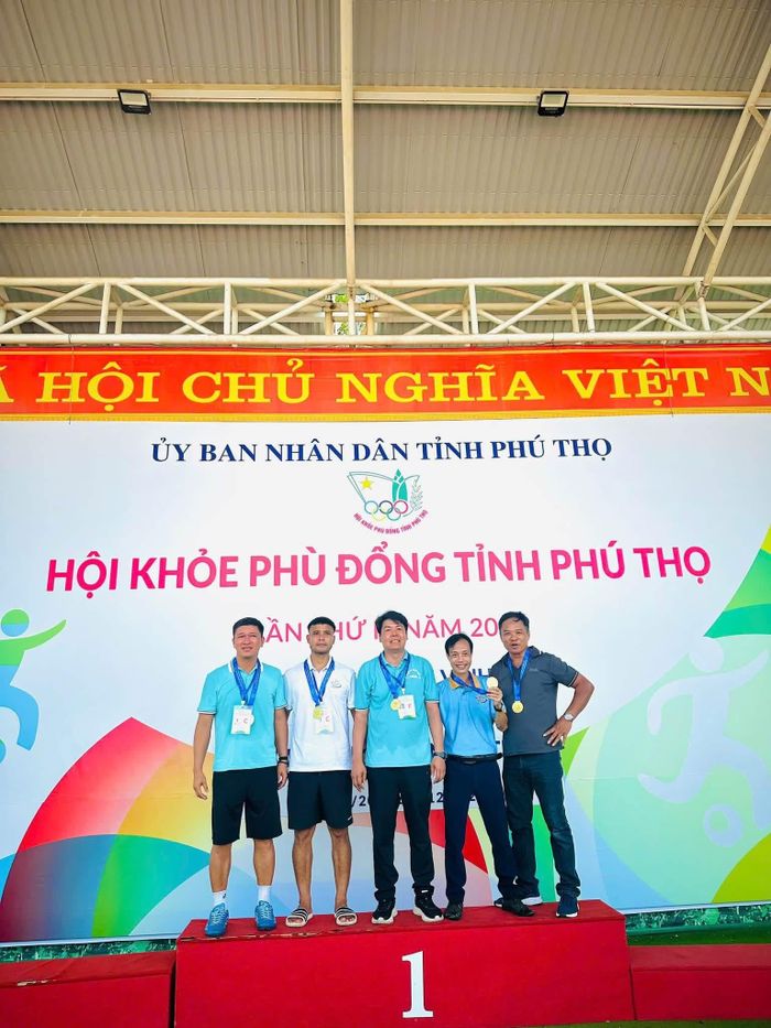 Thầy Lê Quang Thụ cùng các đồng nghiệp tại Hội khỏe Phù Đổng tỉnh Phú Thọ lần thứ I năm 2026.