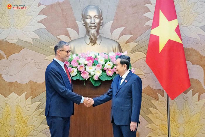Chủ tịch Quốc hội Trần Thanh Mẫn tiếp Đại sứ Cộng hòa Pháp tại Việt Nam Olivier Brochet