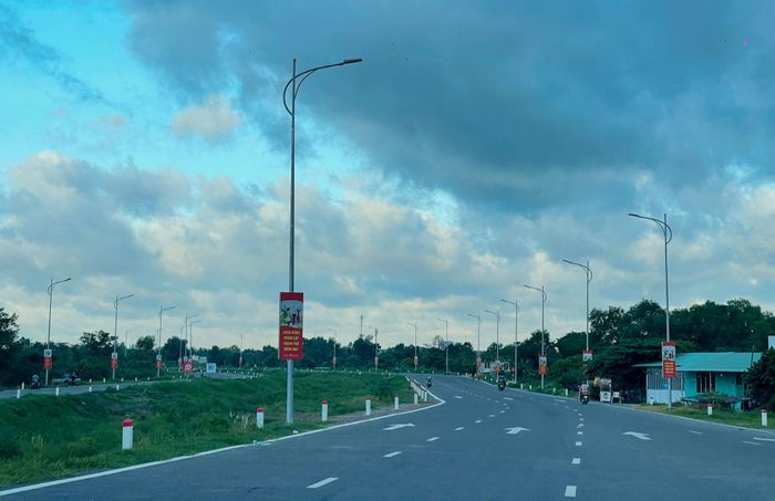 Hiện nay đang xuất hiện tình trạng đầu cơ đất chờ tăng giá theo quy hoạch tại khu vực triển khai xây dựng Đại lộ Nguyễn Hữu Cảnh. Ảnh: Văn Dũng
