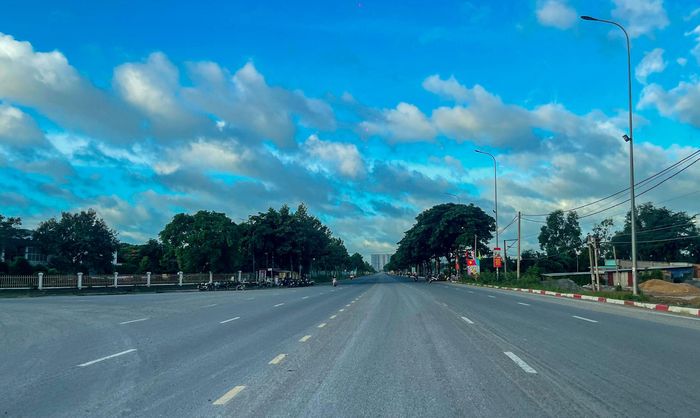 Một phần Đại lộ Nguyễn Hữu Cảnh đoạn từ Quốc lộ 51 đi qua phường Long Hưng đã hoàn thành và đưa vào sử dụng. Ảnh: Văn Dũng