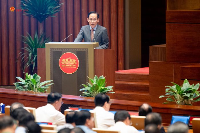 Bộ trưởng Bộ Ngoại giao Lê Hoài Trung trình bày chuyên đề “Những nội dung trọng tâm, cốt lõi Nghị quyết của Bộ Chính trị về công tác người Việt Nam ở nước ngoài”