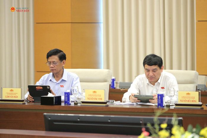 Các đại biểu dự phiên họp. Ảnh: Hồ Long