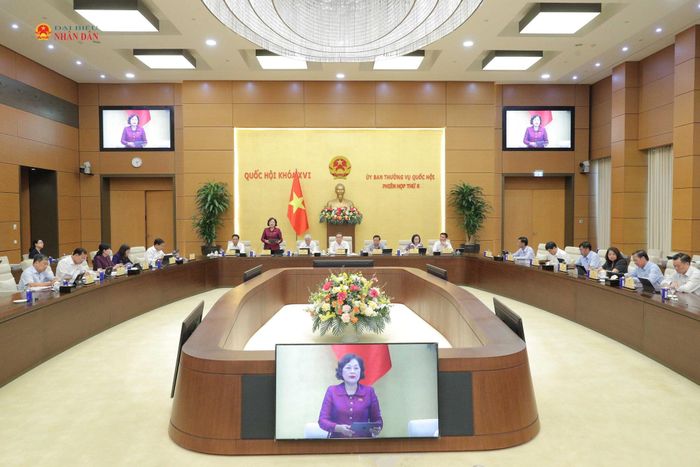 Phó Chủ tịch Quốc hội Nguyễn Thị Hồng phát biểu kết luận nội dung phiên họp