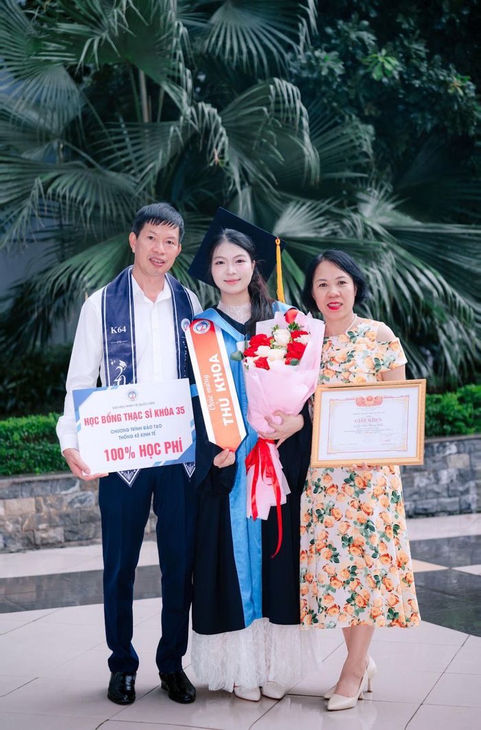 Bố mẹ là điểm tựa vững chắc sau mỗi lần mệt mỏi, áp lực hay tự nghi ngờ bản thân của Phương Anh. Ảnh: NVCC