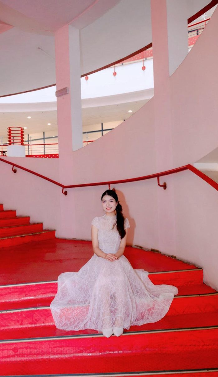 Phương Anh muốn cho bản thân cơ hội va chạm nhiều hơn với thực tế, thử sức ở những môi trường khác nhau để hiểu rõ mình thực sự phù hợp với điều gì. Ảnh: NVCC