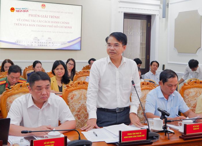 Phó Giám đốc Trung tâm Phục vụ hành chính công thành phố Dương Văn Thơm phát biểu