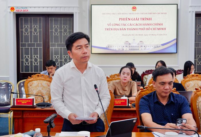 Phó trưởng chuyên trách Đoàn ĐBQH thành phố Võ Hoàng Ngân phát biểu