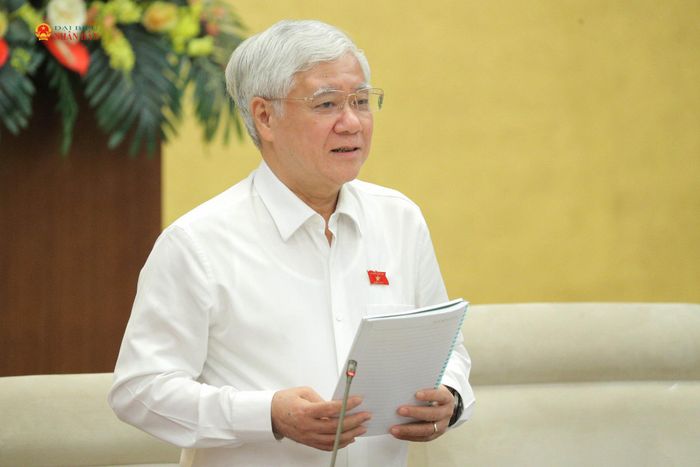 Phó Chủ tịch Thường trực Quốc hội Đỗ Văn Chiến phát biểu tại phiên họp