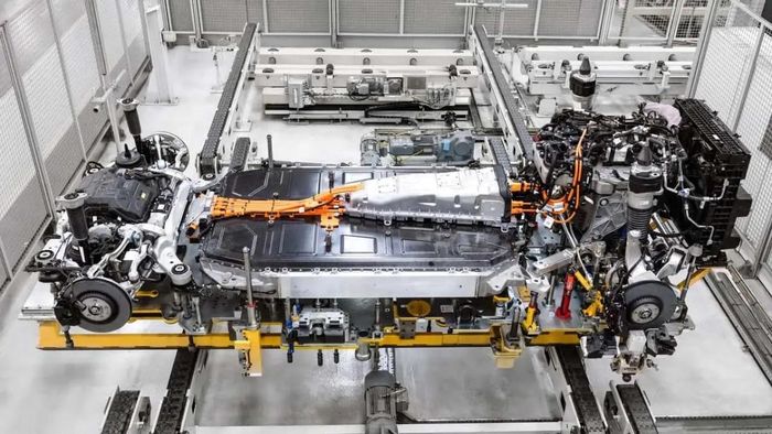 Cụm pin điện đặt dưới sàn Range Rover Electric. Ảnh: Range Rover