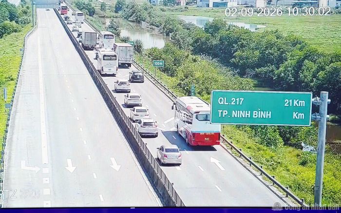 Các phương tiện di chuyển từ Ninh Bình về Hà Nội ngày 2/9.