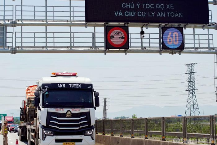 Vị trí trên cao tốc Pháp Vân - Cầu Giẽ - Cao Bồ - Mai Sơn - Quốc lộ 45 được CSGT triển khai giám sát, xử lý vi phạm khoảng cách an toàn.
