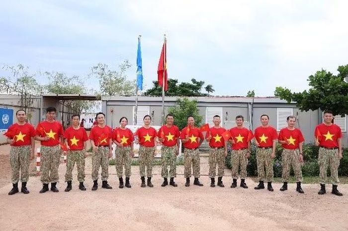 Lễ chào cờ sáng 2/9 là dịp cuối cùng để 63 cán bộ, nhân viên đứng trong một đội hình trọn vẹn, nhìn lại hành trình đã qua và cùng hướng về Tổ quốc trong ngày Tết Độc lập.
