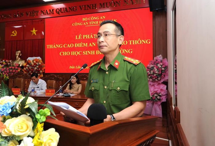 Đại tá Trần Bình Hưng, Phó giám đốc Công an tỉnh Đắk Lắk phát biểu chỉ đạo tại lễ phát động.