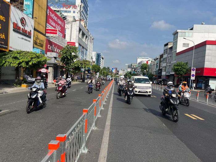 Đường Cộng Hòa được phân làn linh hoạt nên đã hạn chế tình trạng ùn ứ và tai nạn giao thông.