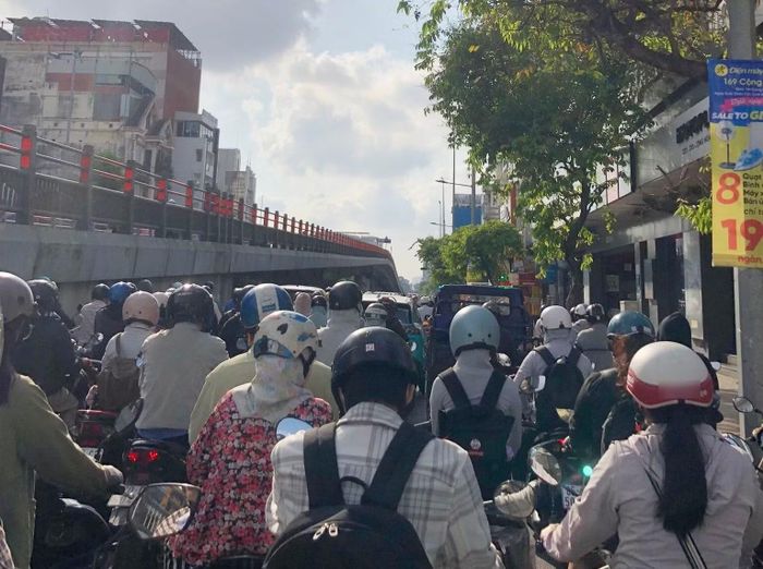 Khu vực cầu vượt thép tại nút giao Cộng Hòa - Hoàng Hoa Thám trước đây là "điểm đen" tai nạn giao thông, nay đã được xoá.
