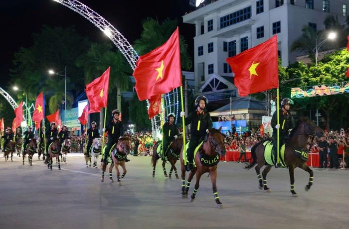 Đội hình cờ Tổ quốc.