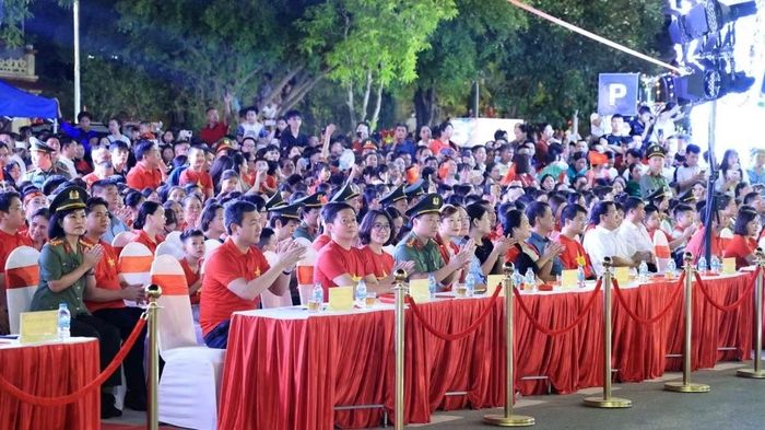 Chủ tịch UBND tỉnh Lạng Sơn Nguyễn Cảnh Toàn và các đại biểu tại chương trình.