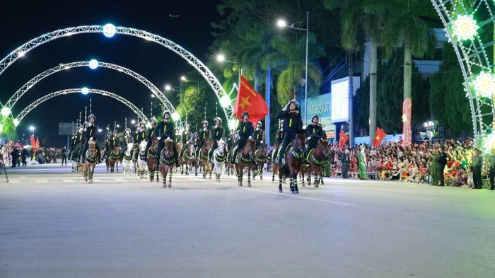 Khối diễu binh, diễu hành của Đoàn Kỵ binh.