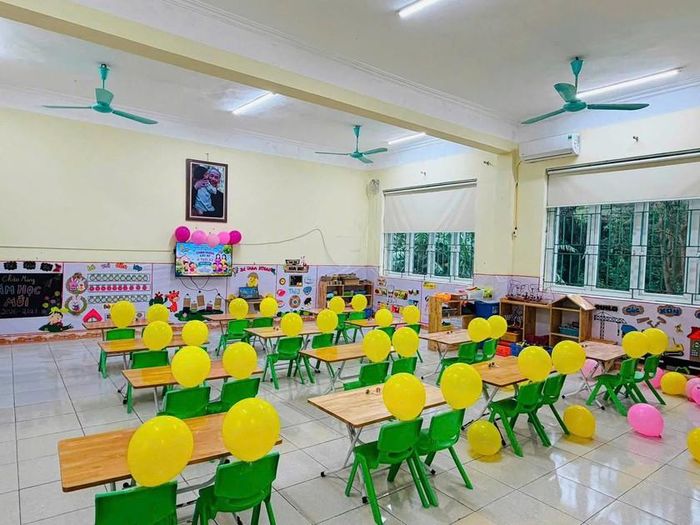 Tất cả đã sẵn sàng chào đón các em học sinh đến trường.