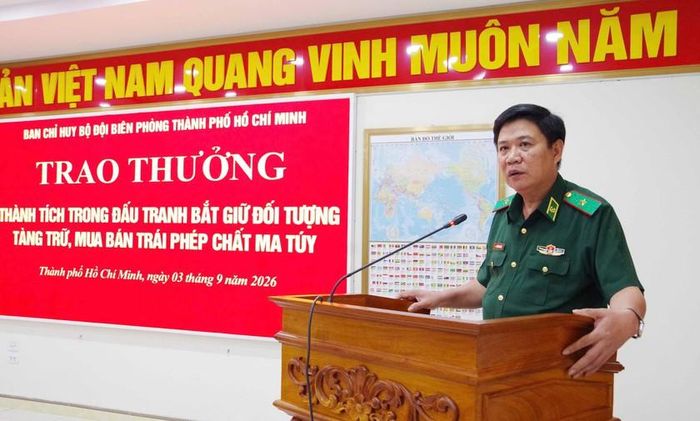 Thiếu tướng Trần Thanh Đức, Phó Tư lệnh Bộ Tư lệnh thành phố kiêm Chỉ huy trưởng Ban Chỉ huy Bộ đội Biên phòng thành phố Hồ Chí Minh phát biểu chỉ đạo tại buổi trao thưởng.