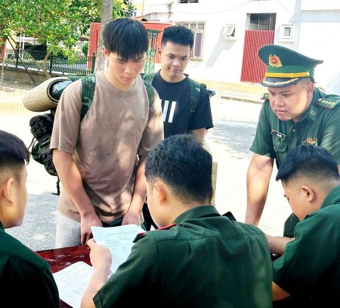 Phàn Chẩn Phong trúng tuyển Học viện Biên phòng với điểm số cao 26,2 điểm, thi khối C03. Ảnh: Phàn Tuyết