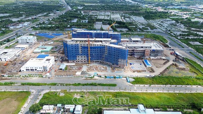 Với tổng mức đầu tư hơn 3.300 tỷ đồng, dự án Bệnh viện Đa khoa Cà Mau quy mô 1.200 giường khi hoàn thành sẽ góp phần nâng cao năng lực chăm sóc sức khoẻ Nhân dân.