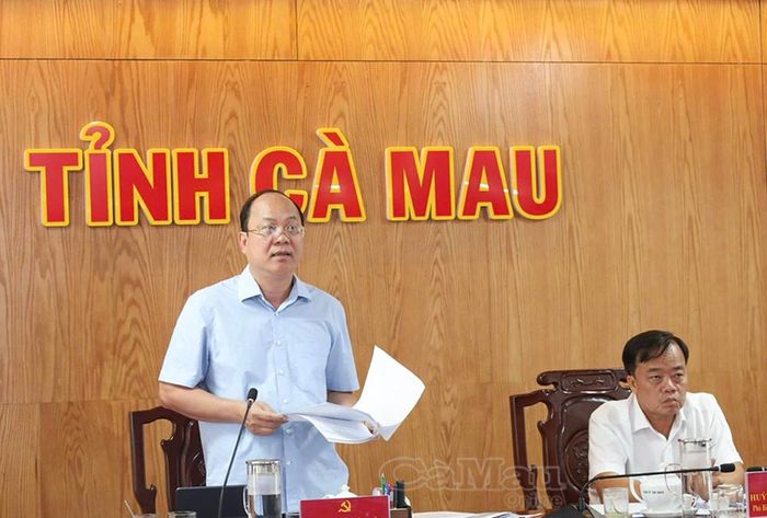 Bí thư Tỉnh uỷ Nguyễn Hồ Hải, Trưởng Ban Chỉ đạo xây dựng Đền Tưởng niệm Anh hùng liệt sĩ và người có công tỉnh Cà Mau và hệ thống hạ tầng kỹ thuật, phát biểu chỉ đạo tại cuộc họp.