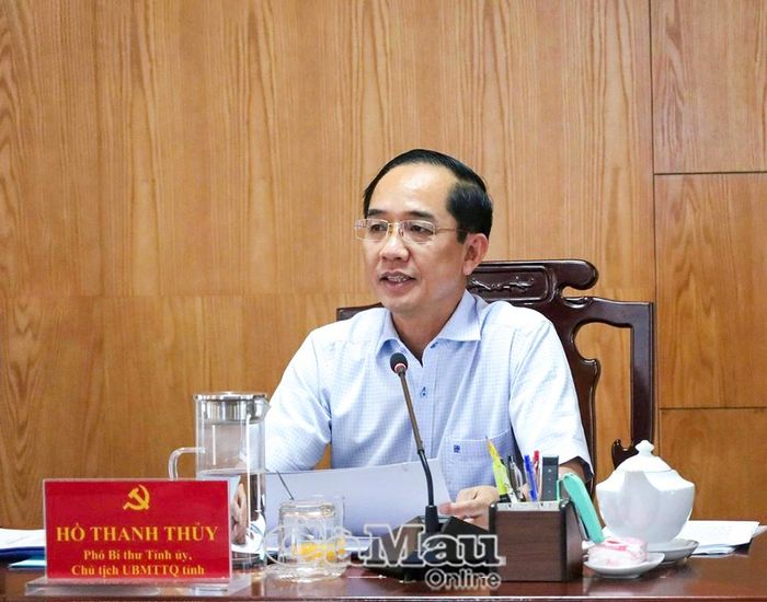 Đồng chí Hồ Thanh Thuỷ, Phó Bí thư Tỉnh uỷ, Chủ tịch Uỷ ban MTTQ Việt Nam tỉnh Cà Mau, gợi mở các nội dung cần tập trung thảo luận tại cuộc họp.