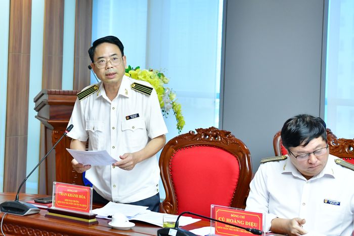 Kiểm toán trưởng KTNN chuyên ngành Ib Trần Khánh Hòa công bố Quyết định kiểm toán. Ảnh: M. Thúy