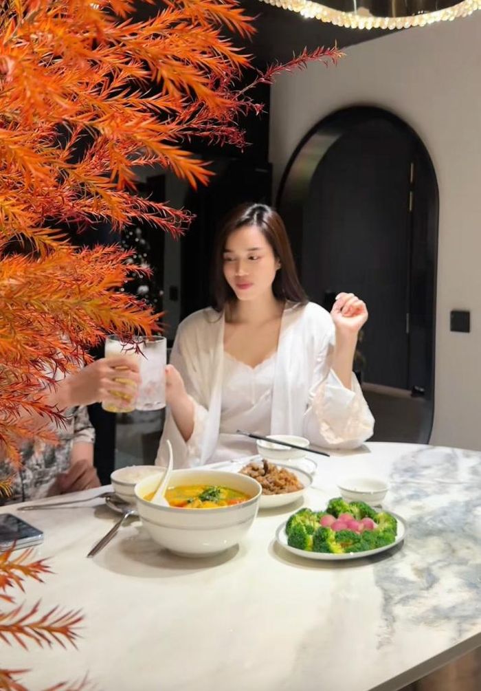 Cơm nhà Viết Vương - Đỗ Hà