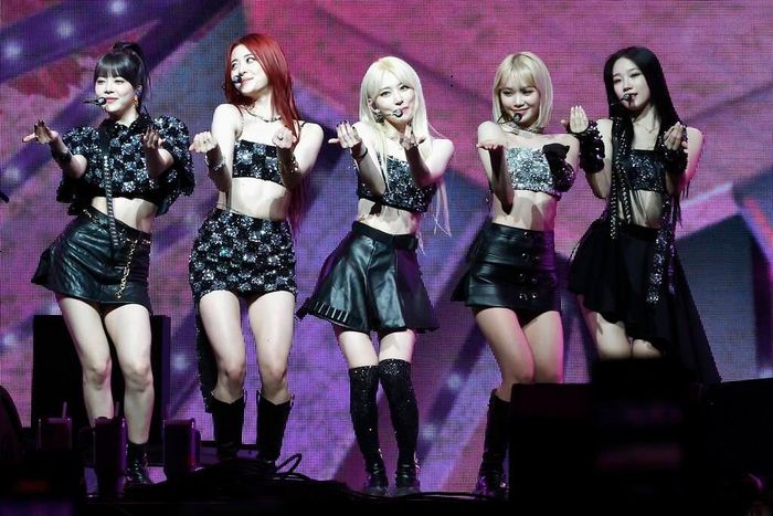 Yunjin và LE SSERAFIM là nhóm nhạc nữ nổi tiếng hàng đầu thế hệ thứ 4 của Kpop
