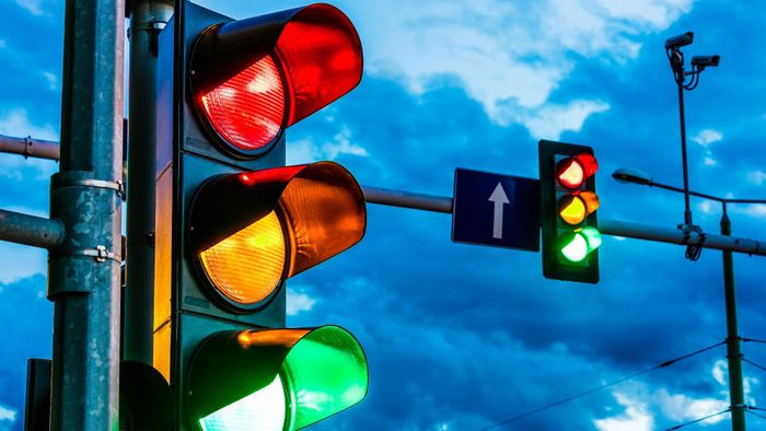 Màu đỏ – bước sóng dài, nổi bật và cảnh báo nguy hiểm. Ảnh minh họa.