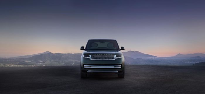 Range Rover Electric vẫn giữ những đường nét nhận diện đặc trưng của Range Rover dù chuyển sang hệ truyền động thuần điện. Ảnh: Range Rover/JLR.