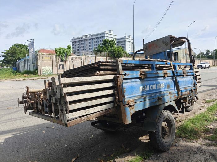 Xe chở hàng gây tiềm ẩn nguy cơ mất an toàn giao thông.