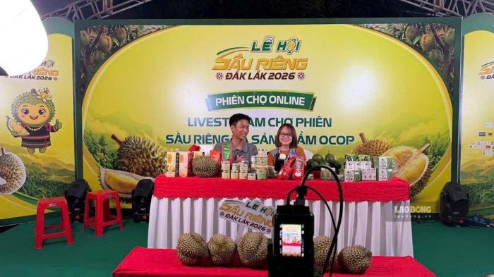  Hoạt động livestream bán sầu riêng với sự tham gia của KOL, KOC góp phần mở rộng thị trường tiêu thụ trên nền tảng số. 