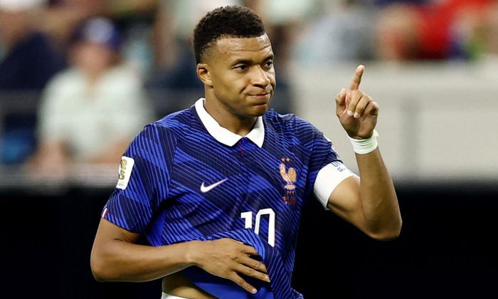 Kylian Mbappe nằm trong danh sách 26 đối tượng tấn công của băng nhóm Clement.