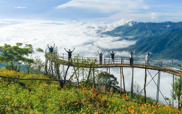Điểm du lịch săn mây tại xã Pà Cò, tỉnh Phú Thọ hút du khách dịp nghỉ lễ.