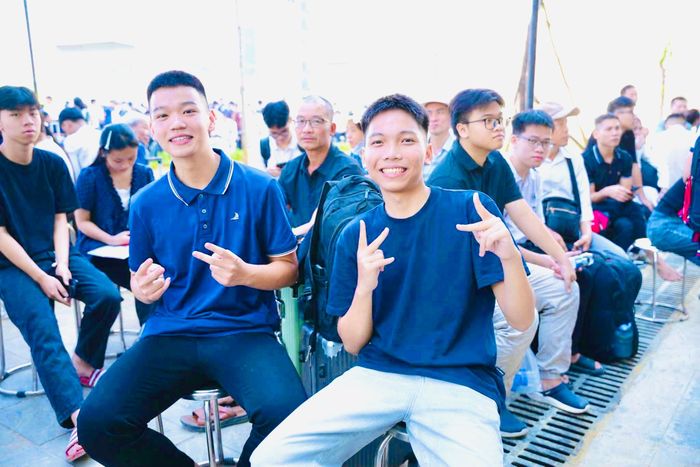 Việc hơn 17.000 sinh viên học tập tại Hòa Lạc trong năm học 2026-2027 đánh dấu bước phát triển đáng chú ý trong quá trình xây dựng đô thị đại học của Đại học Quốc gia Hà Nội. Từ những giảng đường, phòng thí nghiệm đến thư viện, khu thể thao và các không gian sinh hoạt, Hòa Lạc đang từng bước hình thành một môi trường học tập, nghiên cứu và trải nghiệm ngày càng hoàn chỉnh. (Ảnh: ĐHQGHN)