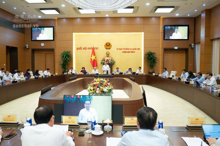 Quang cảnh phiên họp.