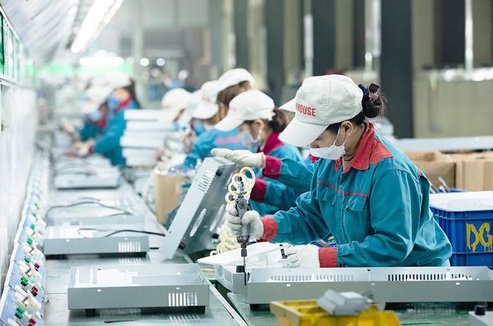 Dây chuyền sản xuất điện gia dụng tại nhà máy của Tập đoàn Sunhouse (Khu công nghiệp Ngọc Liệp, xã Tây Phương). Ảnh: Nhật Nam