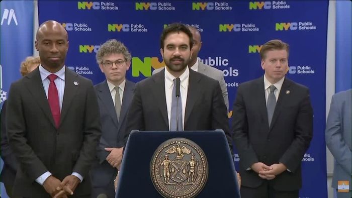 Thị trưởng New York Zohran Mamdani công bố chính sách về trí tuệ nhân tạo (AI) dành cho hệ thống trường công lập của thành phố ngày 2-9. Ảnh: Reuters