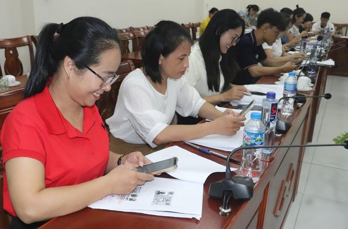 Xã Mê Linh phấn đấu đến ngày 15-9 cơ bản thu thập - ứng thửa, chụp - số hóa, kiểm tra - chuyển dữ liệu đất phi nông nghiệp và đất nông nghiệp trên địa bàn lên hệ thống. Ảnh: Đức Duy