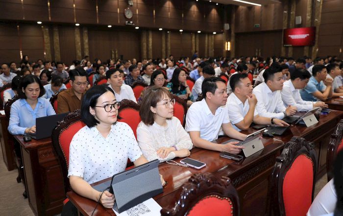 Các đại biểu dự tại điểm cầu Thành ủy Hà Nội. Ảnh: Quang Thái