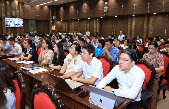 Các đại biểu tham dự hội nghị tại điểm cầu Thành ủy Hà Nội. Ảnh: Quang Thái