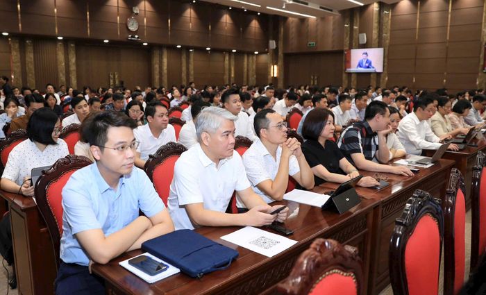 Các đại biểu tham dự Hội nghị toàn quốc nghiên cứu, học tập, quán triệt và triển khai thực hiện một số nghị quyết, chỉ thị của Bộ Chính trị tại điểm cầu Hà Nội. Ảnh: Quang Thái