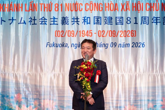 Chủ tịch Hội đồng tỉnh Kumamoto chủ trì nghi thức nâng cốc chúc mừng Quốc khánh Việt Nam và tình hữu nghị Việt Nam – Nhật Bản. (Ảnh: Duy Hùng)